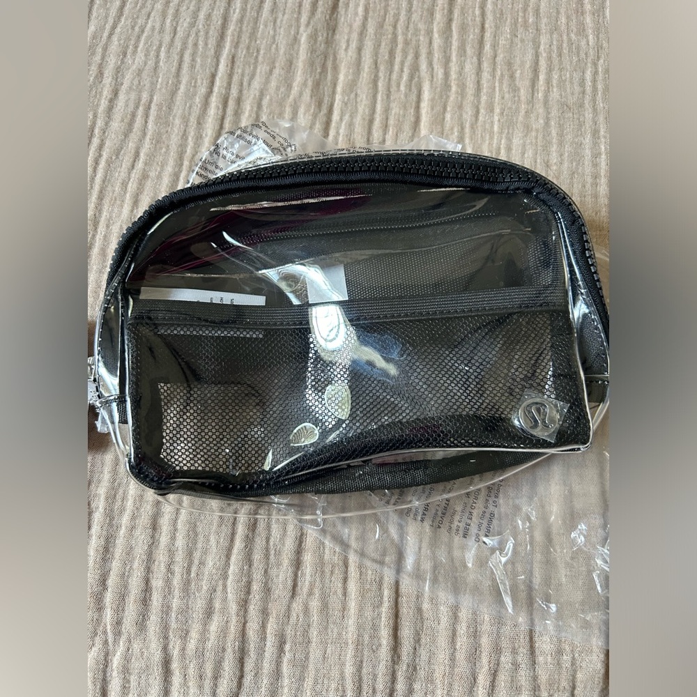 NWT Lululemon everywhere belt bag clear